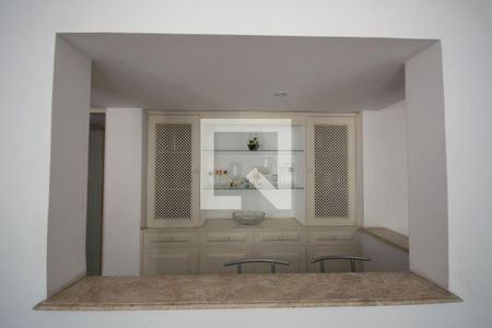 Apartamento à venda com 256m², 4 quartos e 1 vaga Apartamento à venda com 256m², 4 quartos e 1 vagaSala