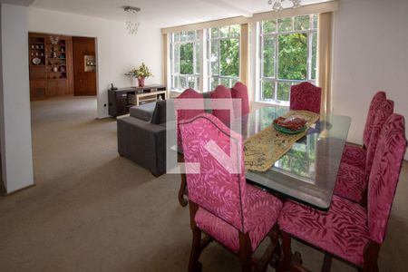 Apartamento à venda com 256m², 4 quartos e 1 vaga Apartamento à venda com 256m², 4 quartos e 1 vagaSala