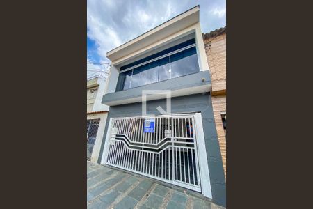 Casa à venda com 100m², 3 quartos e 2 vagasFachada