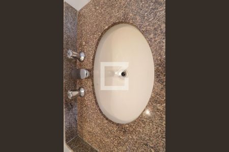 Apartamento para alugar com 68m², 2 quartos e 2 vagasBanheiro da Suite   - pia