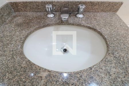 Apartamento para alugar com 68m², 2 quartos e 2 vagasBanheiro Social - pia