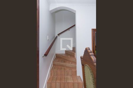 Escada - Acesso Quartos de casa para alugar com 2 quartos, 225m² em Vila Hamburguesa, São Paulo