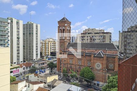 Apartamento à venda com 95m², 2 quartos e 1 vagaÁrea de Serviço vista 