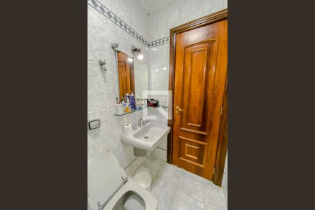 Casa à venda com 400m², 3 quartos e 7 vagasBanheiro da Suite 2