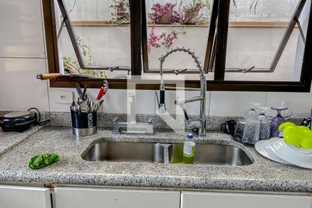 Casa à venda com 400m², 3 quartos e 7 vagasDetalhe Cozinha