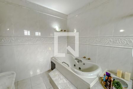 Casa à venda com 400m², 3 quartos e 7 vagasBanheiro da Suite 3