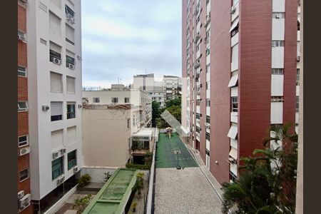 Sala  vista  de apartamento para alugar com 2 quartos, 80m² em Leblon, Rio de Janeiro