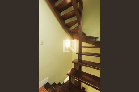 Casa à venda com 107m², 3 quartos e 2 vagas Casa à venda com 107m², 3 quartos e 2 vagasESCADAS 3 ANDAR