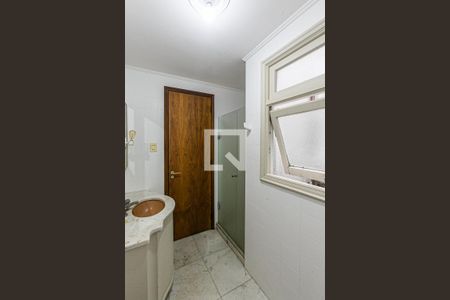 Banheiro de apartamento à venda com 1 quarto, 43m² em Menino Deus, Porto Alegre