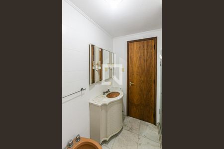 Banheiro de apartamento à venda com 1 quarto, 43m² em Menino Deus, Porto Alegre