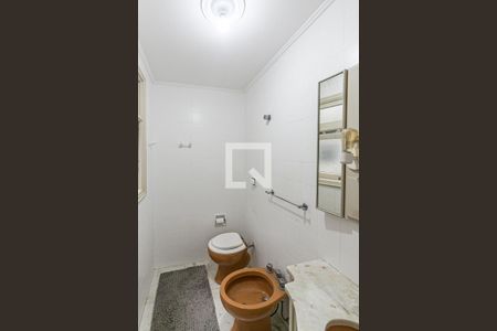 Banheiro de apartamento à venda com 1 quarto, 43m² em Menino Deus, Porto Alegre