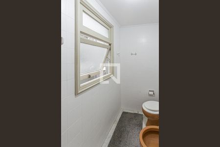 Banheiro de apartamento à venda com 1 quarto, 43m² em Menino Deus, Porto Alegre