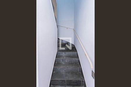 Escada de casa para alugar com 3 quartos, 145m² em Vila Rica, São Paulo