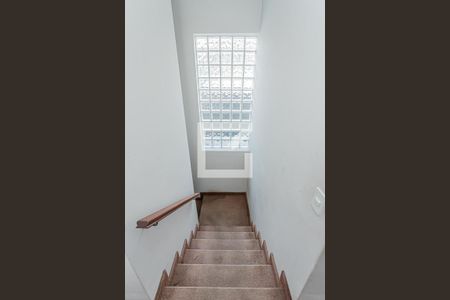 Casa para alugar com 130m², 3 quartos e 2 vagas Casa para alugar com 130m², 3 quartos e 2 vagasEscada