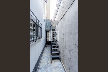 Casa para alugar com 130m², 3 quartos e 2 vagas Casa para alugar com 130m², 3 quartos e 2 vagasEscada