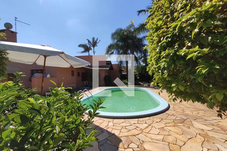 Casa à venda com 210m², 3 quartos e 3 vagasPiscina