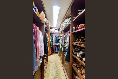 Apartamento à venda com 420m², 4 quartos e 6 vagas Apartamento à venda com 420m², 4 quartos e 6 vagasCloset da suíte master