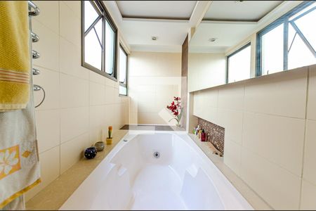 Apartamento à venda com 420m², 4 quartos e 6 vagas Apartamento à venda com 420m², 4 quartos e 6 vagasBanheiro da Suite master