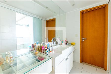 Apartamento à venda com 420m², 4 quartos e 6 vagas Apartamento à venda com 420m², 4 quartos e 6 vagasBanheiro da Suíte