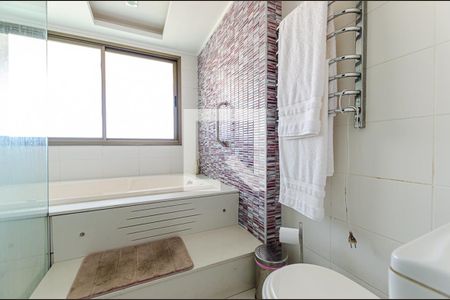 Apartamento à venda com 420m², 4 quartos e 6 vagas Apartamento à venda com 420m², 4 quartos e 6 vagasBanheiro da Suíte