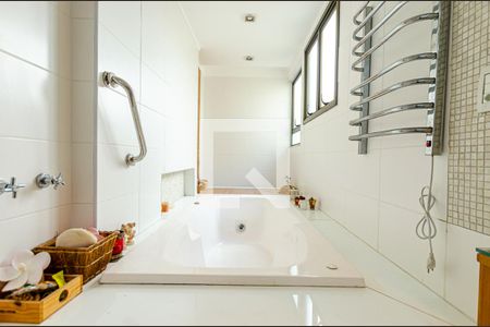 Apartamento à venda com 420m², 4 quartos e 6 vagas Apartamento à venda com 420m², 4 quartos e 6 vagasBanheiro da Suite 4