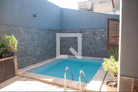 Casa de condomínio à venda com 300m², 4 quartos e 4 vagas Casa de condomínio à venda com 300m², 4 quartos e 4 vagasPiscina