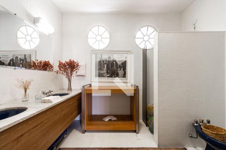 Casa à venda com 270m², 3 quartos e 8 vagasBanheiro Suite