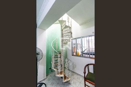 Escada de casa para alugar com 2 quartos, 125m² em Conjunto Residencial Sitio Oratório, São Paulo