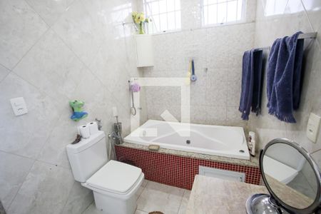 Casa à venda com 600m², 5 quartos e 6 vagasBanheiro da Suíte