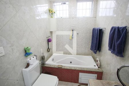 Casa à venda com 600m², 5 quartos e 6 vagasBanheiro da Suíte