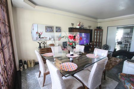 Sala de casa à venda com 5 quartos, 600m² em Pechincha, Rio de Janeiro