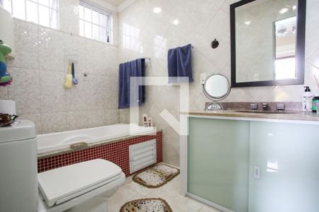 Casa à venda com 600m², 5 quartos e 6 vagasBanheiro da Suíte