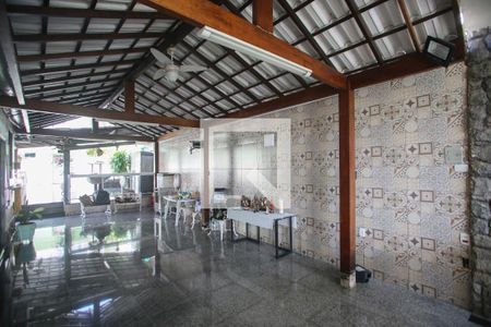 Casa à venda com 600m², 5 quartos e 6 vagasGaragem