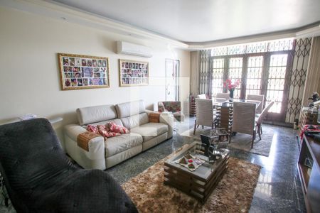 Sala de casa à venda com 5 quartos, 600m² em Pechincha, Rio de Janeiro