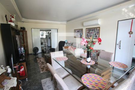 Sala de casa à venda com 5 quartos, 600m² em Pechincha, Rio de Janeiro