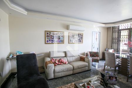 Sala de casa à venda com 5 quartos, 600m² em Pechincha, Rio de Janeiro