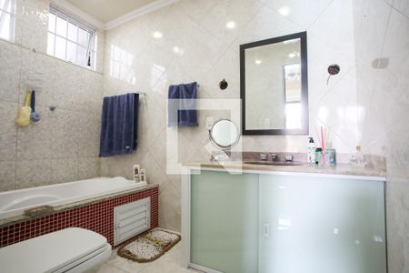 Casa à venda com 600m², 5 quartos e 6 vagasBanheiro da Suíte