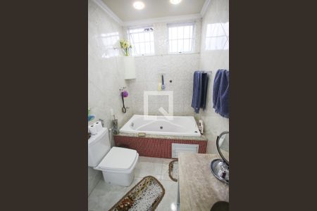 Casa à venda com 600m², 5 quartos e 6 vagasBanheiro da Suíte