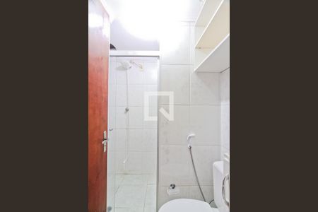 Banheiro de casa de condomínio para alugar com 2 quartos, 100m² em Vila Marina, São Paulo
