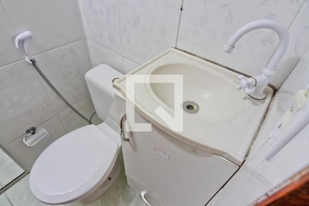 Banheiro de casa de condomínio para alugar com 2 quartos, 100m² em Vila Marina, São Paulo