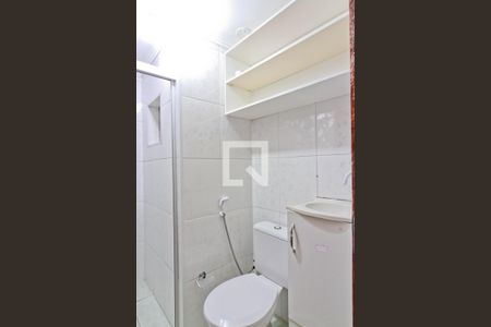 Banheiro de casa de condomínio para alugar com 2 quartos, 100m² em Vila Marina, São Paulo