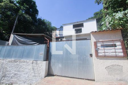 Casa para alugar com 140m², 2 quartos e 2 vagasFACHADA