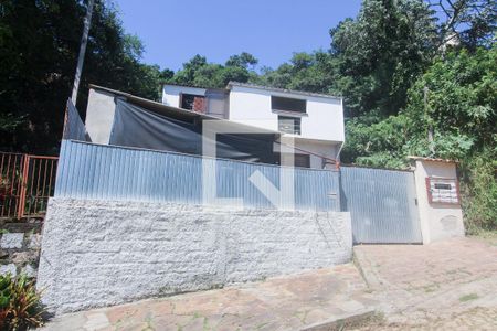 Casa para alugar com 140m², 2 quartos e 2 vagasFACHADA