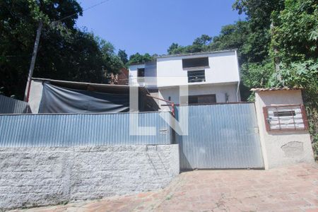 Casa para alugar com 140m², 2 quartos e 2 vagasFACHADA