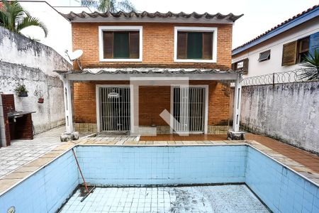 Casa à venda com 316m², 4 quartos e 5 vagas Casa à venda com 316m², 4 quartos e 5 vagasQuintal