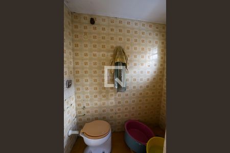 Casa à venda com 316m², 4 quartos e 5 vagas Casa à venda com 316m², 4 quartos e 5 vagasBanheiro de Serviço