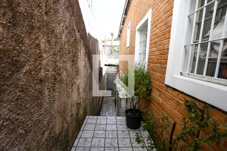 Casa à venda com 316m², 4 quartos e 5 vagas Casa à venda com 316m², 4 quartos e 5 vagas corredor de serviço