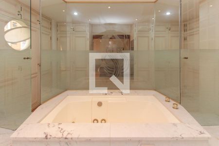 Apartamento à venda com 390m², 4 quartos e 5 vagas Apartamento à venda com 390m², 4 quartos e 5 vagasSuíte 4