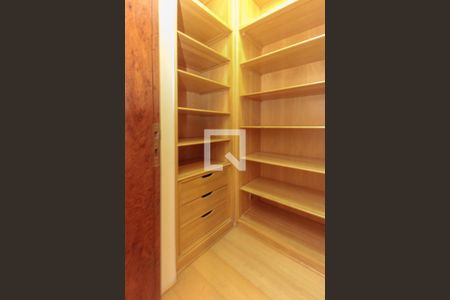 Apartamento à venda com 390m², 4 quartos e 5 vagas Apartamento à venda com 390m², 4 quartos e 5 vagasSuíte 1