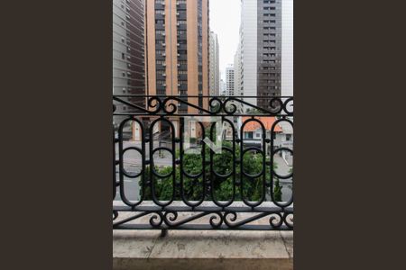 Apartamento à venda com 390m², 4 quartos e 5 vagas Apartamento à venda com 390m², 4 quartos e 5 vagasVista